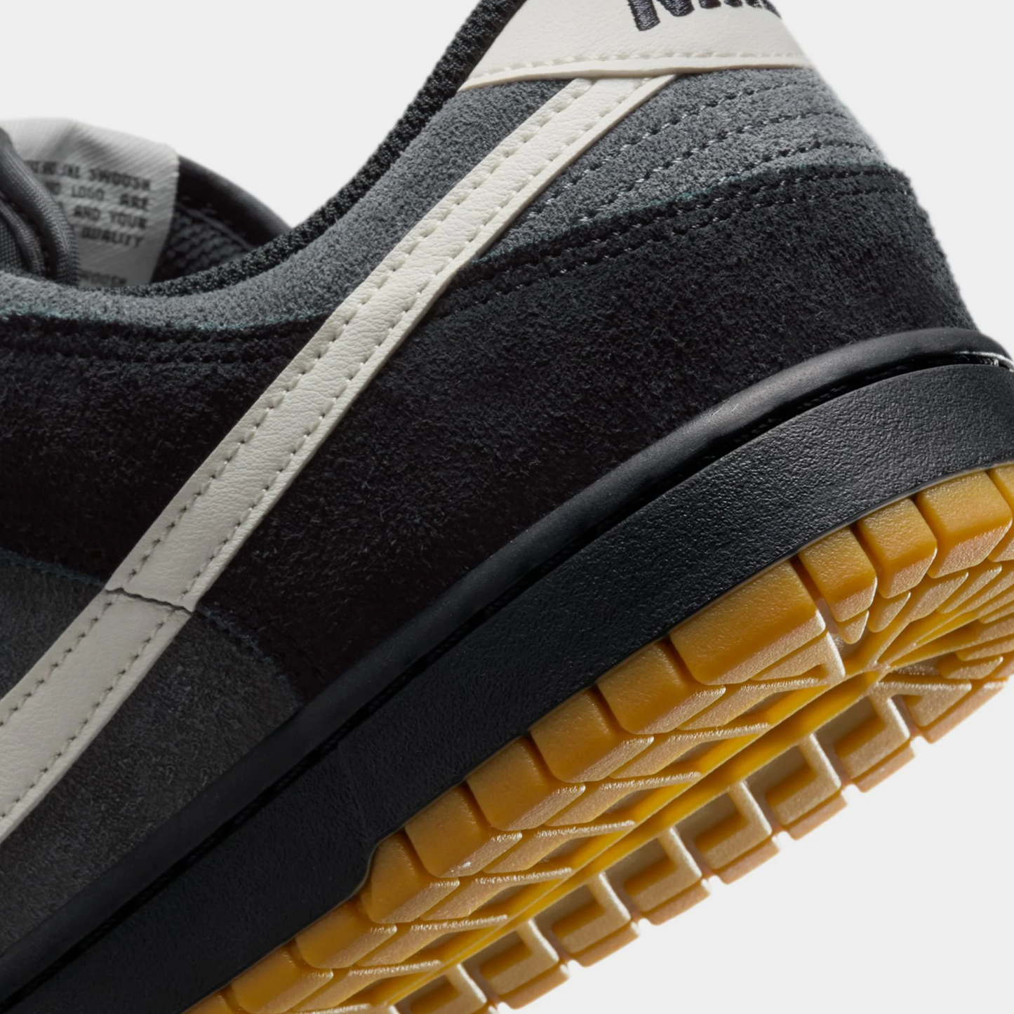 Dunk Low "Black Gum"