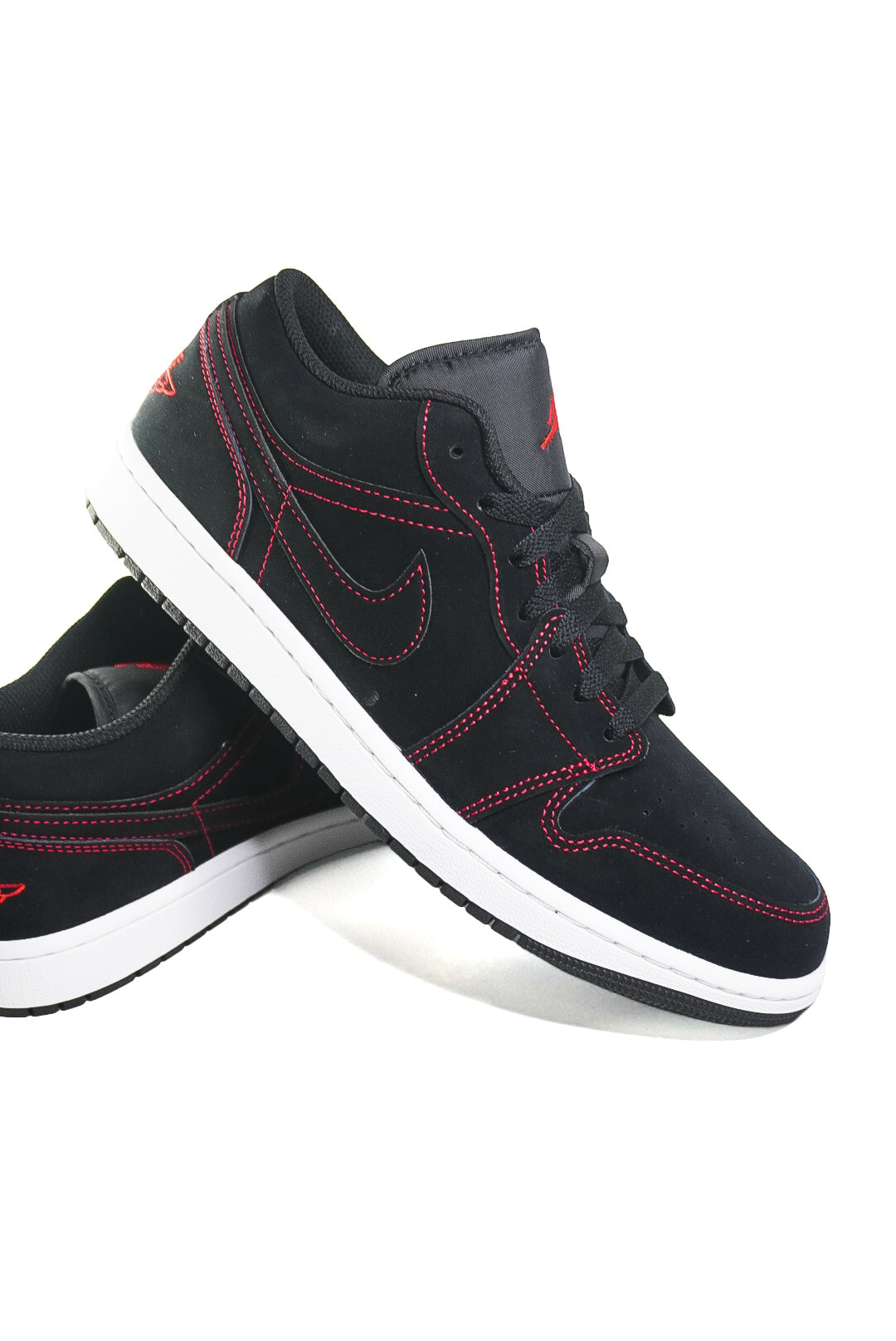 Jordan 1 Low “Bloodline”