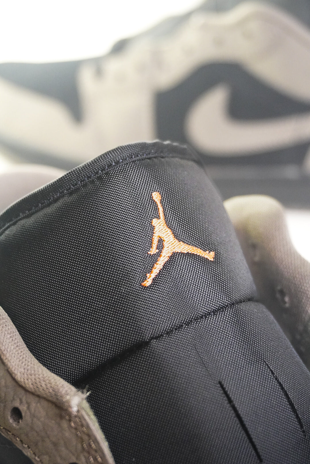 Air Jordan 1 Low SE "Olive Grey"